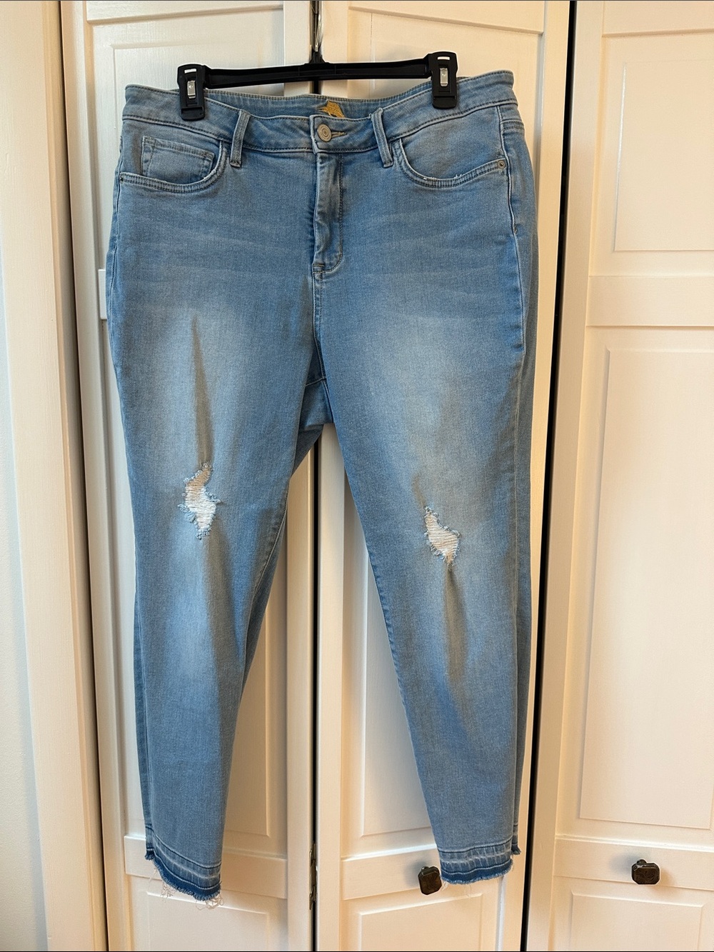 Tommy Bahama High Rise Distressed Cropped Ankle Jeans